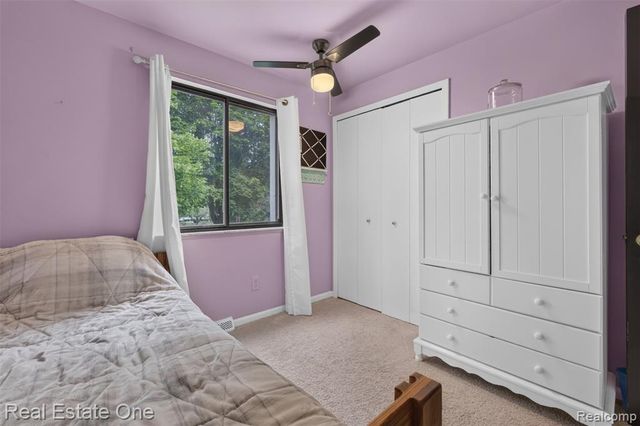 217 Davis Lake Drive, Oxford, MI 48371