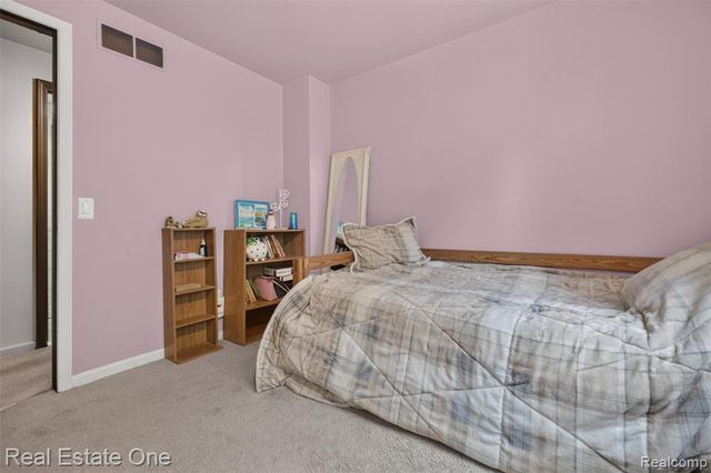 217 Davis Lake Drive, Oxford, MI 48371
