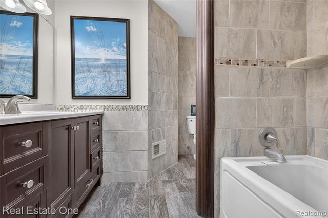 217 Davis Lake Drive, Oxford, MI 48371