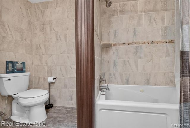 217 Davis Lake Drive, Oxford, MI 48371