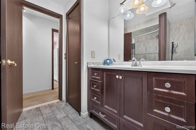 217 Davis Lake Drive, Oxford, MI 48371