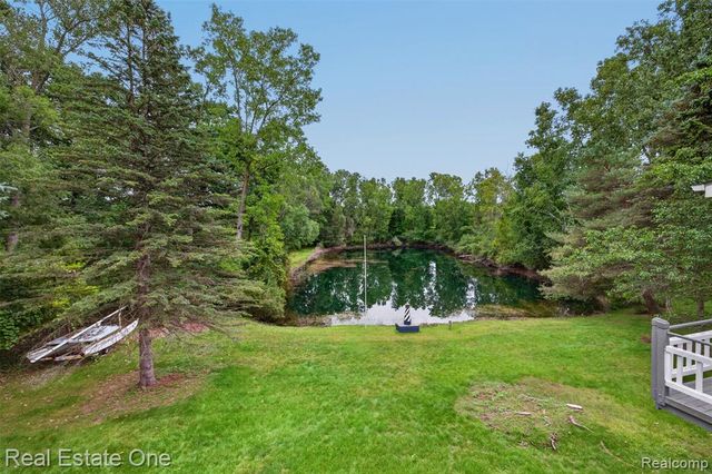 217 Davis Lake Drive, Oxford, MI 48371