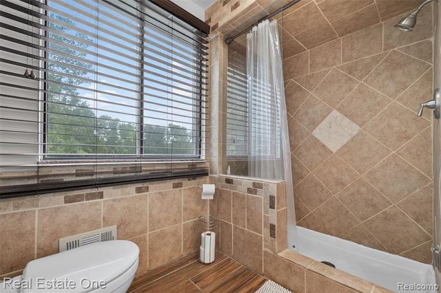 217 Davis Lake Drive, Oxford, MI 48371