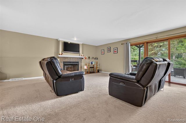 217 Davis Lake Drive, Oxford, MI 48371