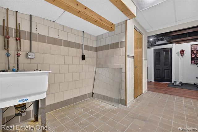 217 Davis Lake Drive, Oxford, MI 48371
