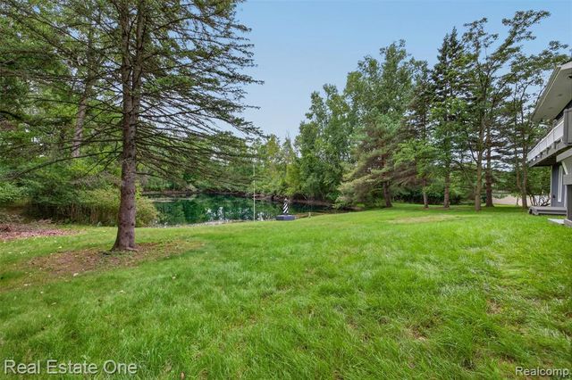 217 Davis Lake Drive, Oxford, MI 48371