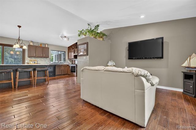 217 Davis Lake Drive, Oxford, MI 48371