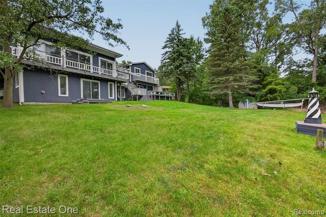 217 Davis Lake Drive, Oxford, MI 48371