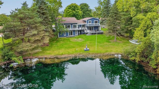217 Davis Lake Drive, Oxford, MI 48371