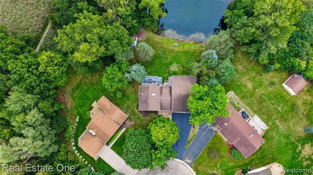 217 Davis Lake Drive, Oxford, MI 48371