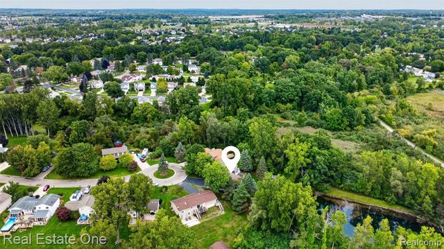 217 Davis Lake Drive, Oxford, MI 48371