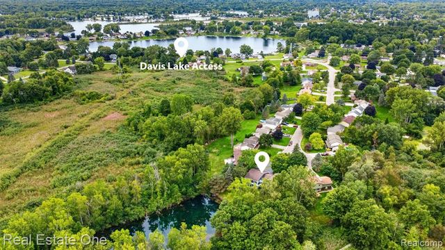 217 Davis Lake Drive, Oxford, MI 48371