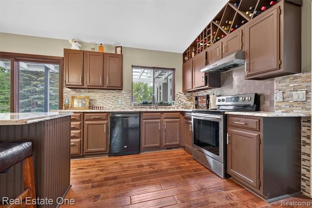 217 Davis Lake Drive, Oxford, MI 48371