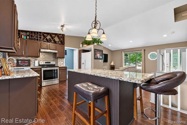 217 Davis Lake Drive, Oxford, MI 48371