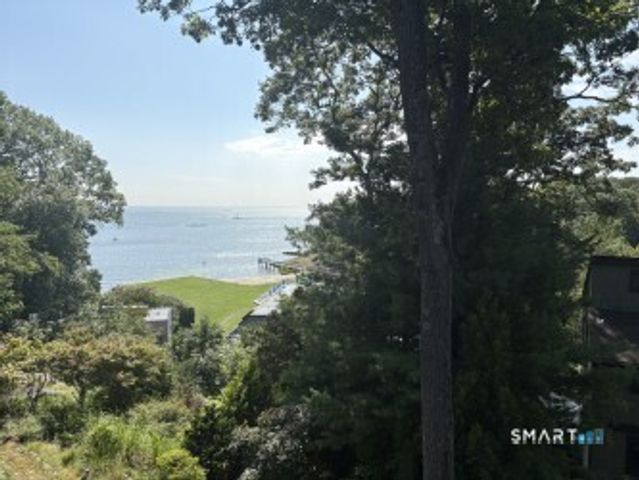 24 Harbour Village D, Branford, CT 06405