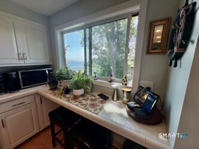 24 Harbour Village D, Branford, CT 06405