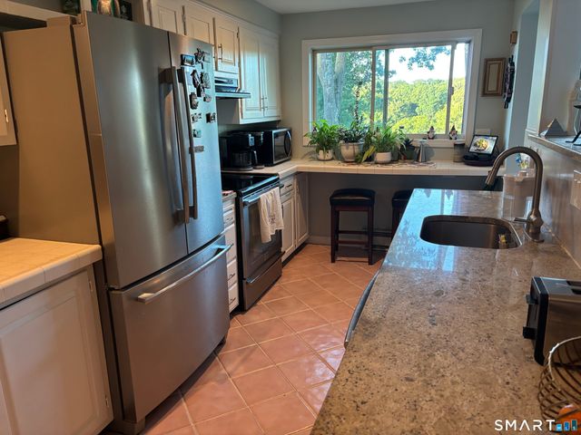 24 Harbour Village D, Branford, CT 06405