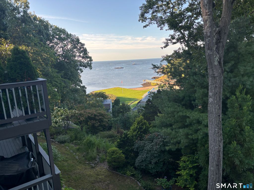 24 Harbour Village D, Branford, CT 06405
