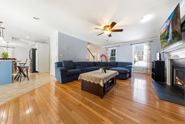 9 Falcon Ln, Haverhill, MA 01832