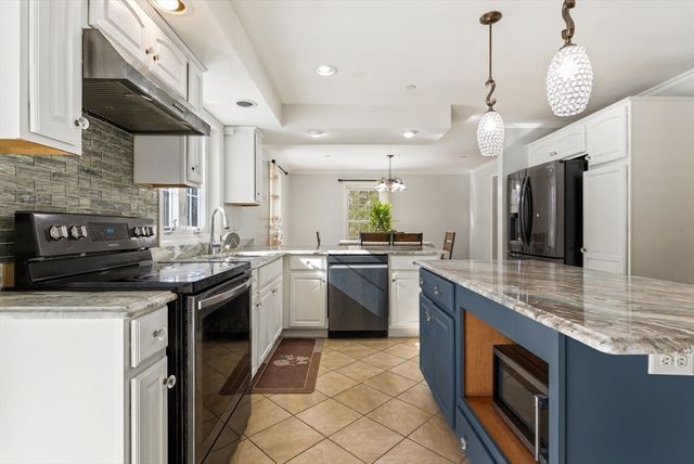 9 Falcon Ln, Haverhill, MA 01832