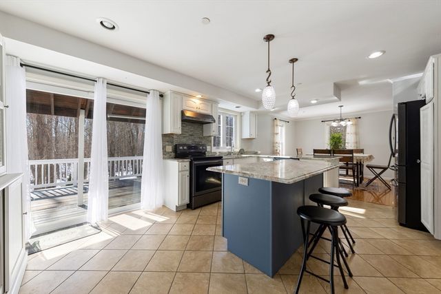 9 Falcon Ln, Haverhill, MA 01832