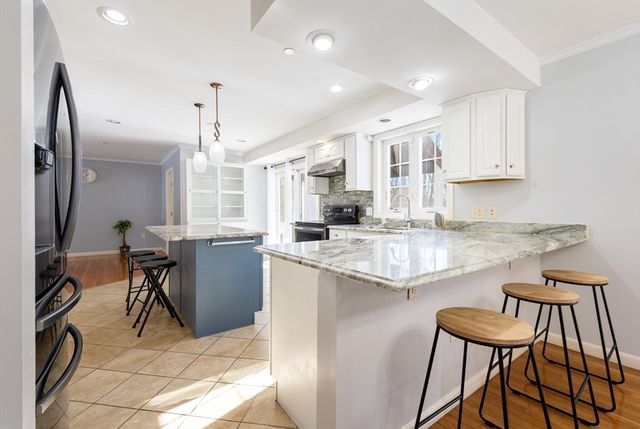 9 Falcon Ln, Haverhill, MA 01832