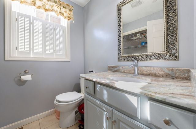 9 Falcon Ln, Haverhill, MA 01832