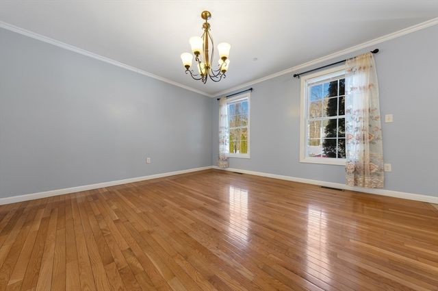 9 Falcon Ln, Haverhill, MA 01832