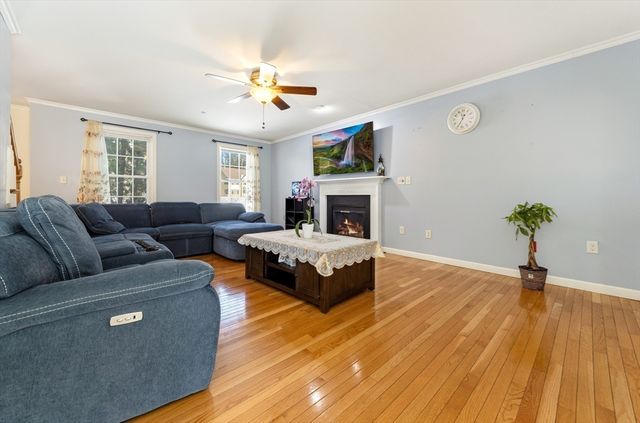 9 Falcon Ln, Haverhill, MA 01832