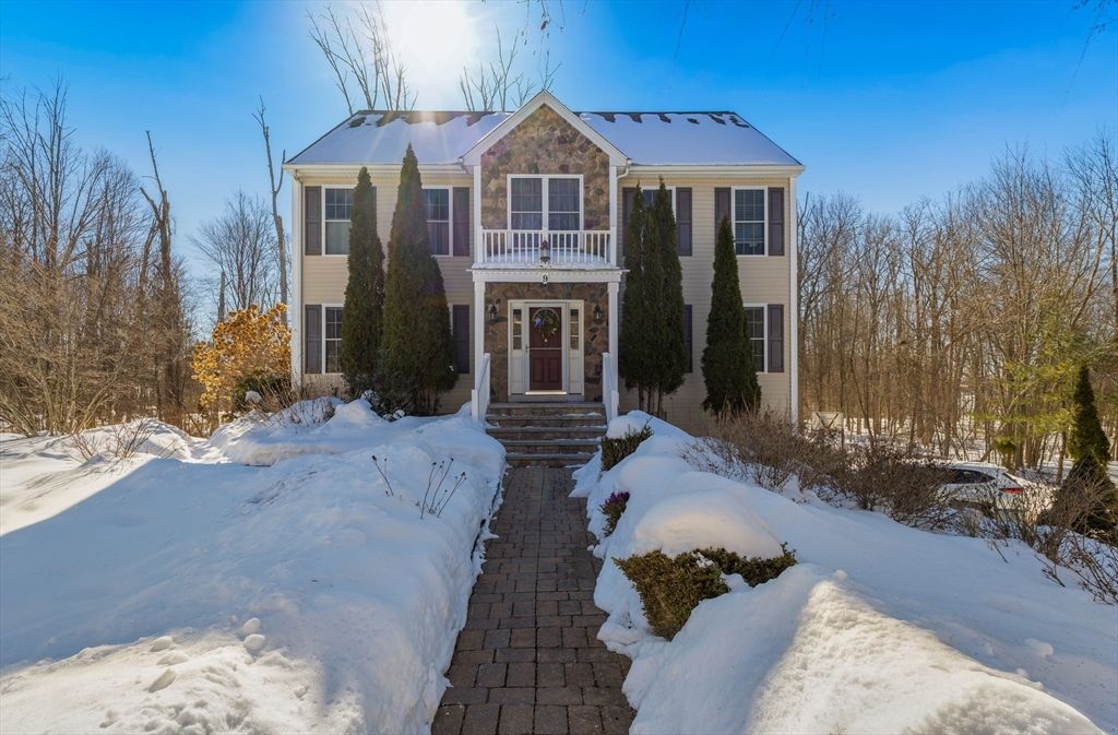 9 Falcon Ln, Haverhill, MA 01832