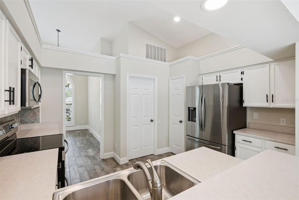 Image 14 of property listing at 1996 MAGIES COURT, Oviedo, FL 32766