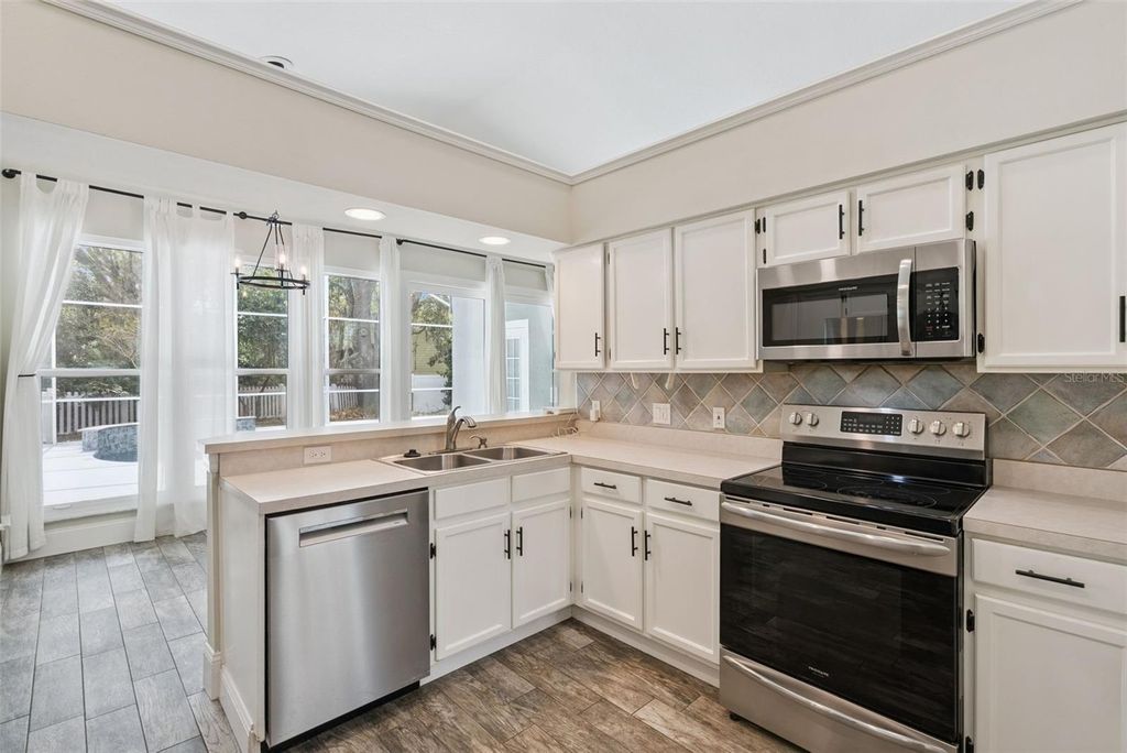 Image 15 of property listing at 1996 MAGIES COURT, Oviedo, FL 32766