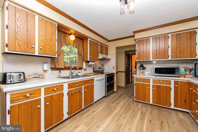 85 CEDAR LN, Elmer, NJ 08318