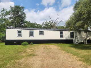 5826 W 2nd Street, Sheridan, TX 77475