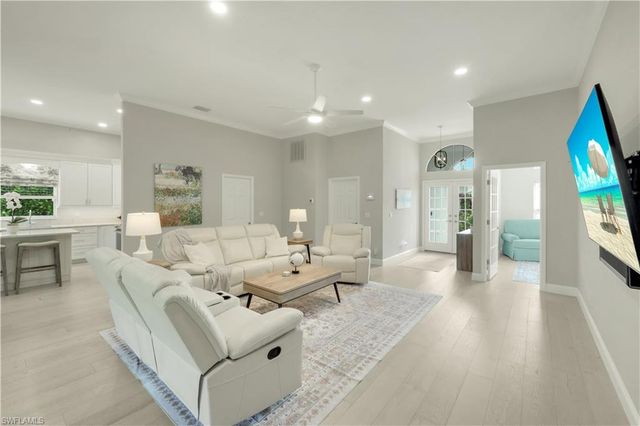 7661 San Sebastian WAY, Naples, FL 34109