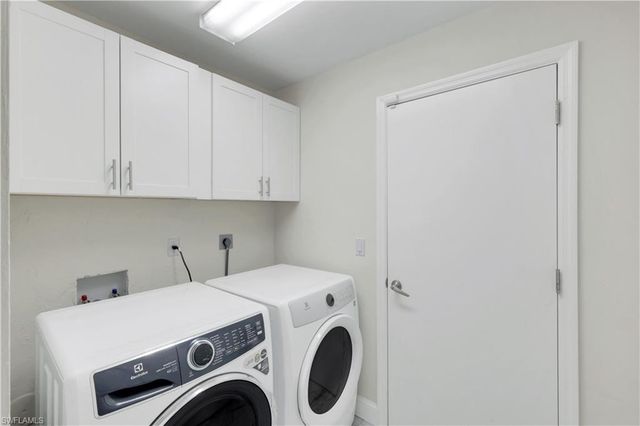 7661 San Sebastian WAY, Naples, FL 34109