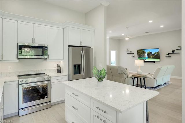 7661 San Sebastian WAY, Naples, FL 34109