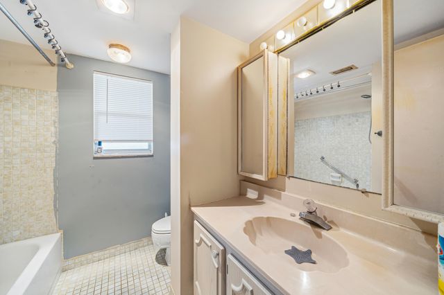 3755 Via Poinciana, Greenacres, FL 33467