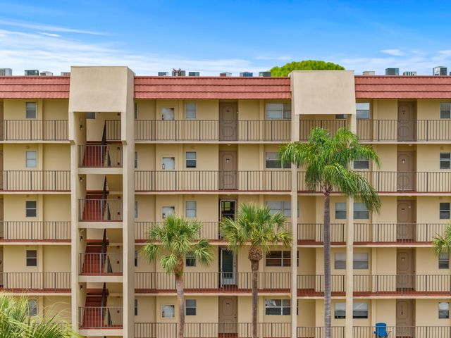 3755 Via Poinciana, Greenacres, FL 33467