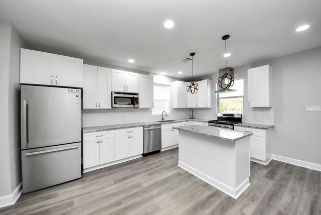 508 Navajo Dr, Montgomery, TX 77316