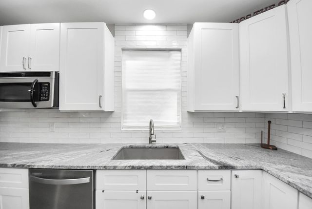 508 Navajo Dr, Montgomery, TX 77316