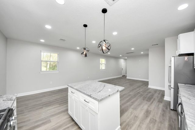 508 Navajo Dr, Montgomery, TX 77316