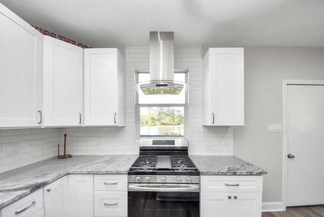 508 Navajo Dr, Montgomery, TX 77316