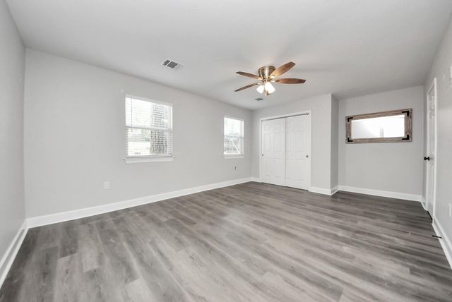 508 Navajo Dr, Montgomery, TX 77316