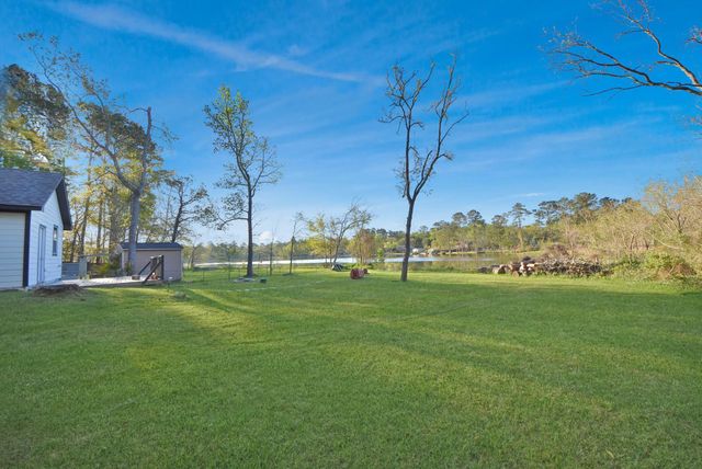 508 Navajo Dr, Montgomery, TX 77316