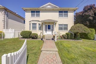 64 Cottage Place, Mineola, NY 11501