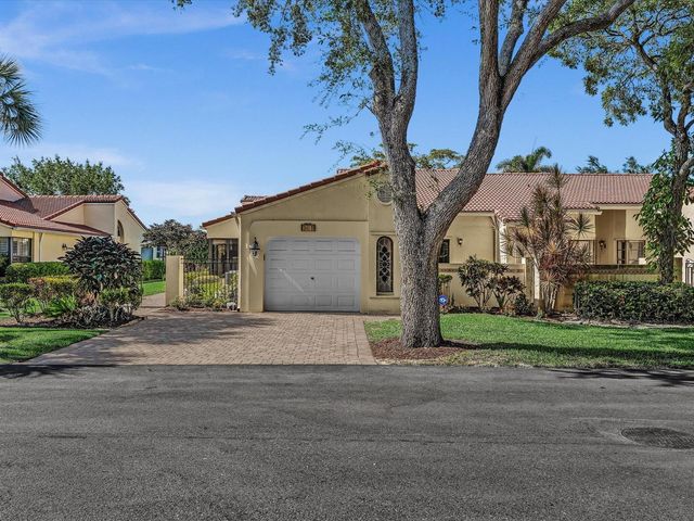 2627 Emerald Way N, Deerfield Beach, FL 33442