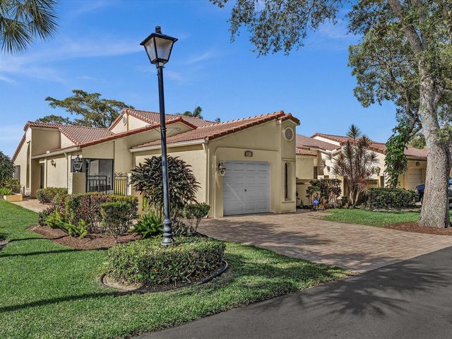 2627 Emerald Way N, Deerfield Beach, FL 33442
