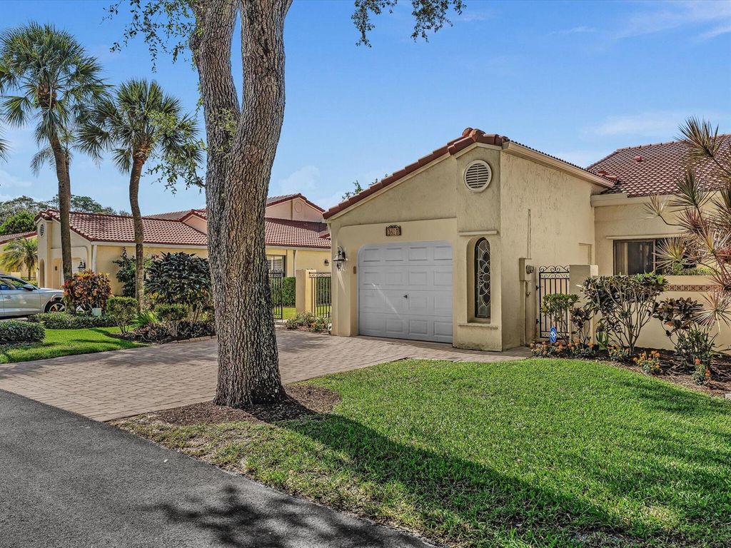 2627 Emerald Way N, Deerfield Beach, FL 33442