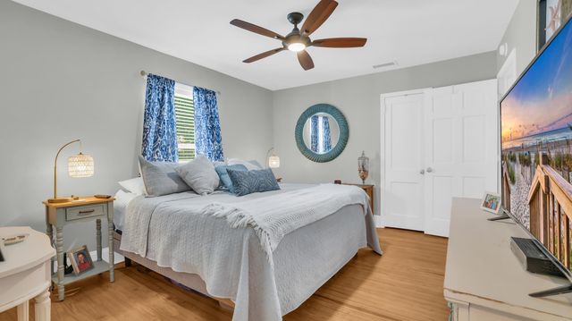 94 Cedar Ave., North Myrtle Beach, SC 29582